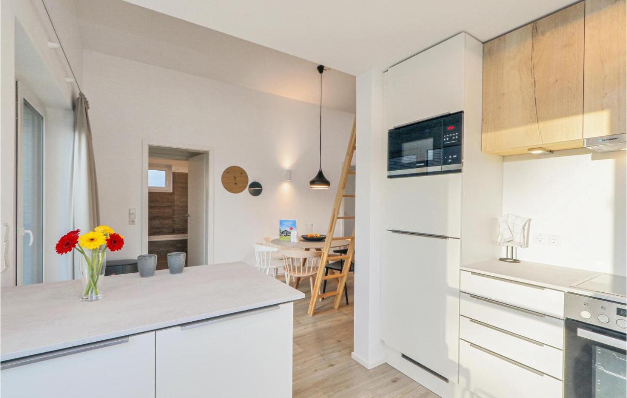 Gorgeous Home In Lembruch-Duemmer See With Kitchen Bagian luar foto