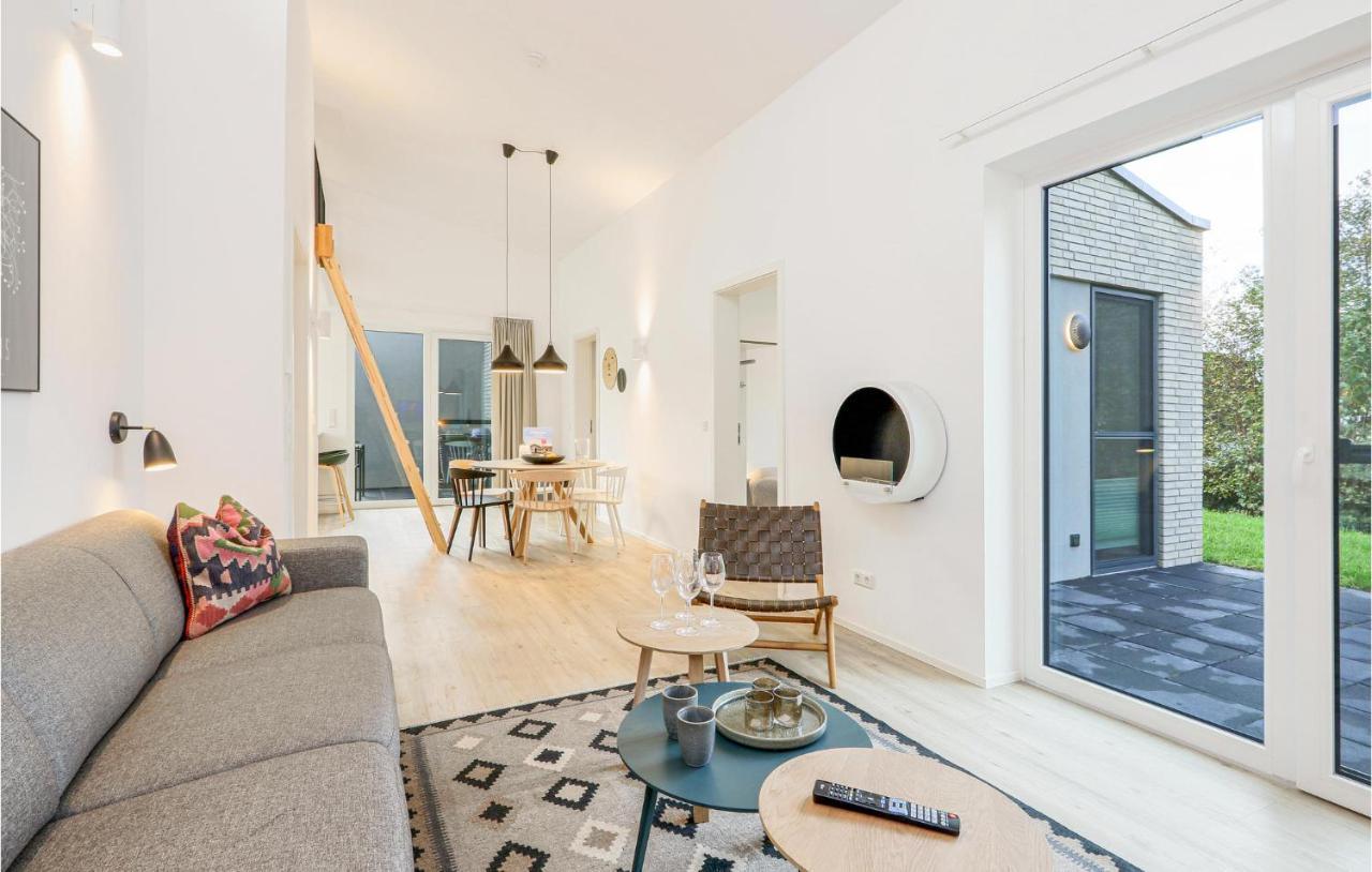 Gorgeous Home In Lembruch-Duemmer See With Kitchen Bagian luar foto
