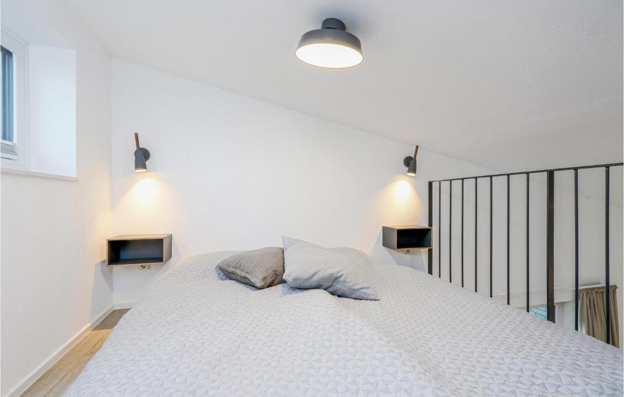 Gorgeous Home In Lembruch-Duemmer See With Kitchen Bagian luar foto