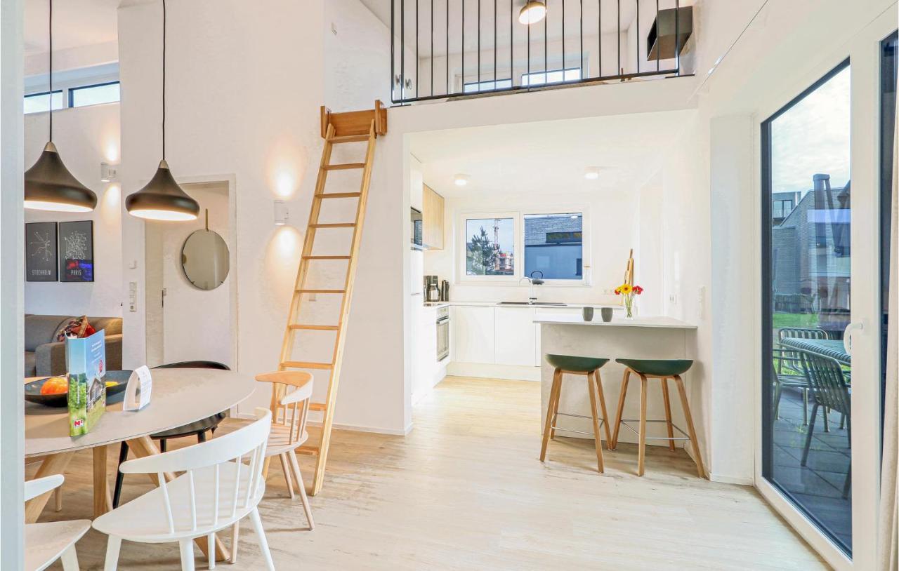 Gorgeous Home In Lembruch-Duemmer See With Kitchen Bagian luar foto