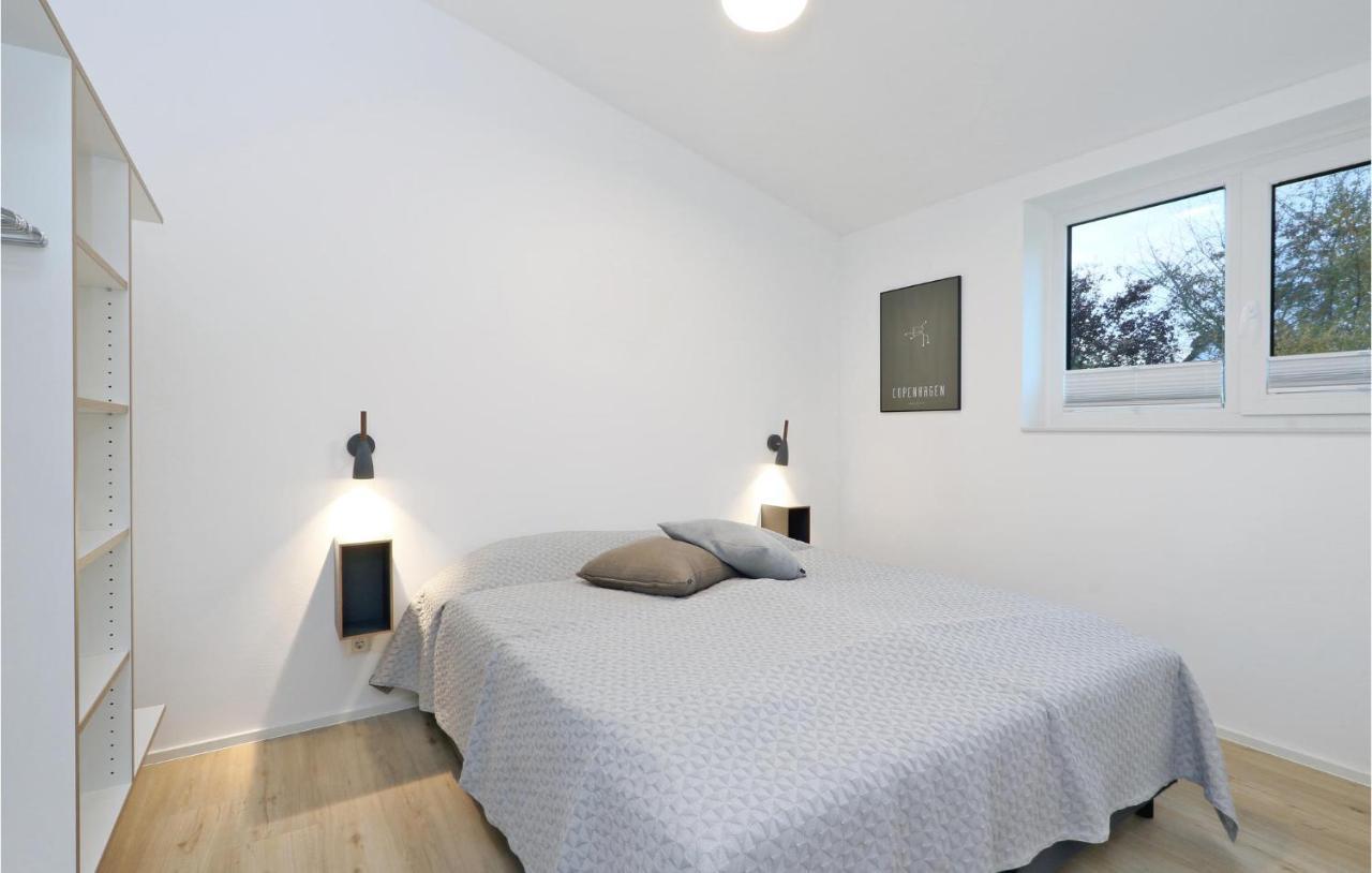 Gorgeous Home In Lembruch-Duemmer See With Kitchen Bagian luar foto