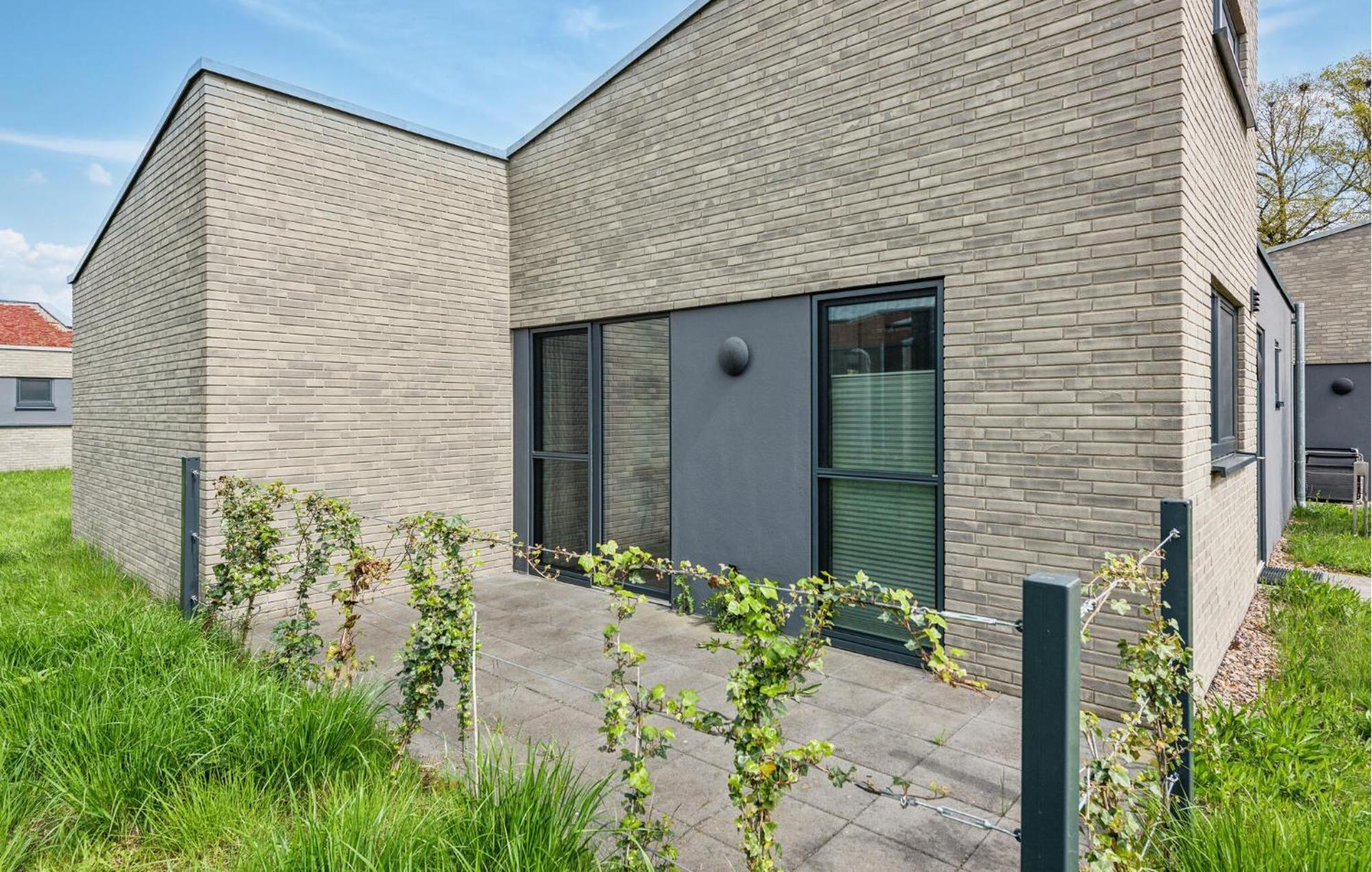 Gorgeous Home In Lembruch-Duemmer See With Kitchen Bagian luar foto