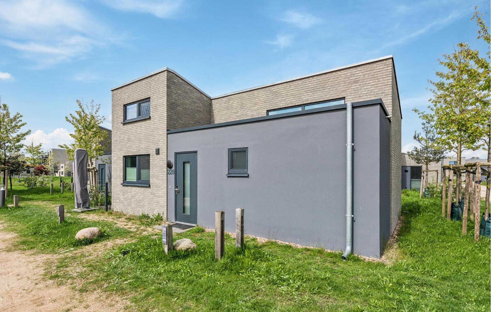 Gorgeous Home In Lembruch-Duemmer See With Kitchen Bagian luar foto